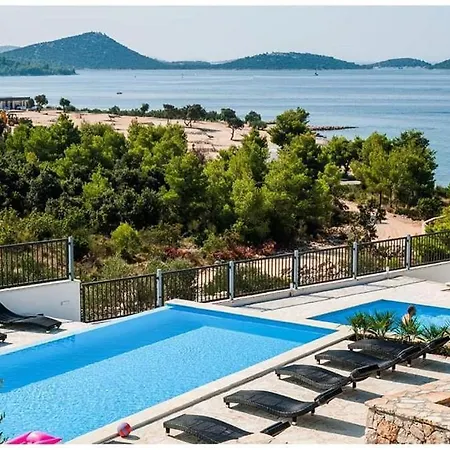 Camp Panorama With Pool Campeggio