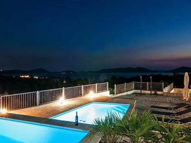 Kemp Camp Panorama With Pool