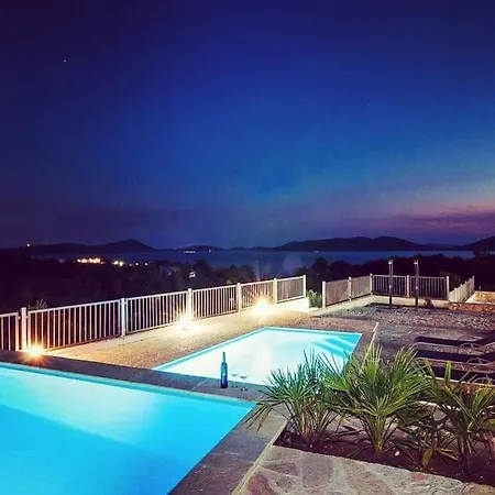 Camp Panorama With Pool Drage