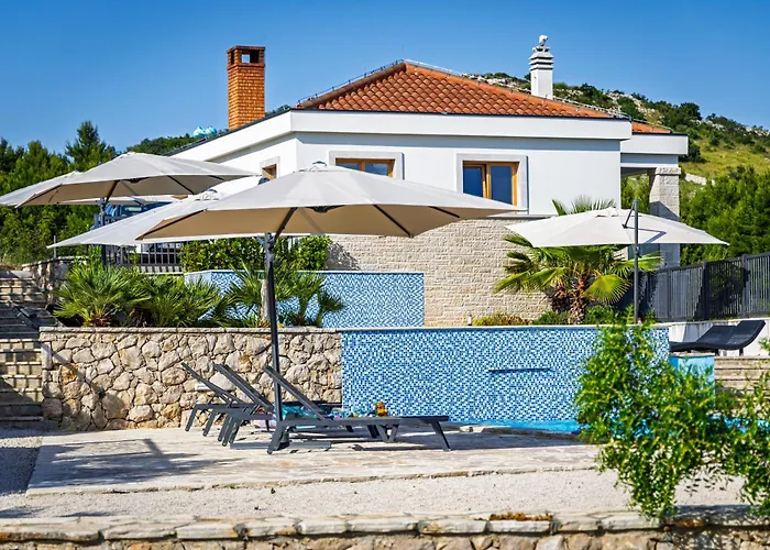 Camp Panorama With Pool Drage